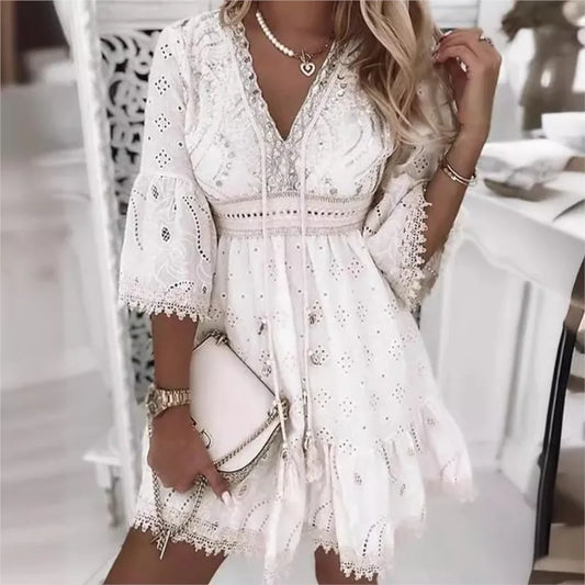 Vestido Elegante em Renda Vazada Manga Flare